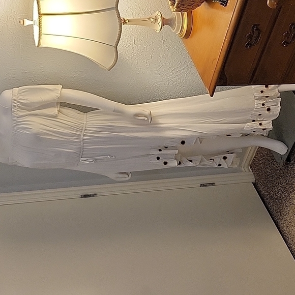 J FOR JUSTIFY White Off Shoulder Embroidered Hi-Lo Walk Through Peasant Dress - Picture 2 of 11